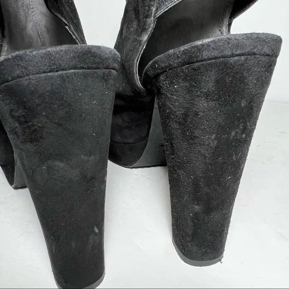 Stuart Weitzman - Picture 12 of 16